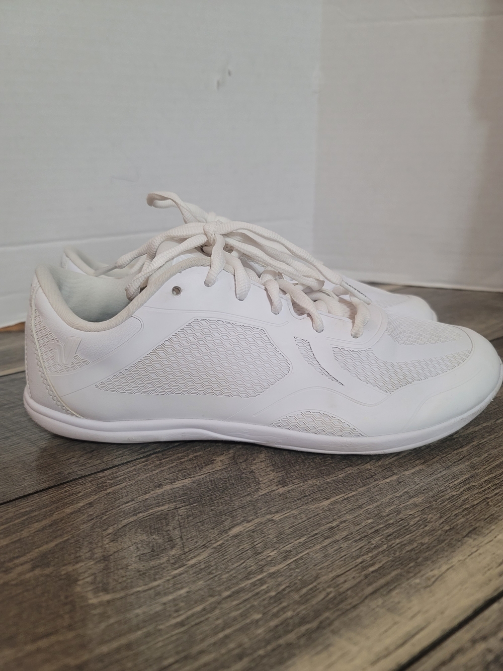 Varsity Kickoff Cheerleading Shoes Womens Lightweight Cheer Squad Sneakers White
